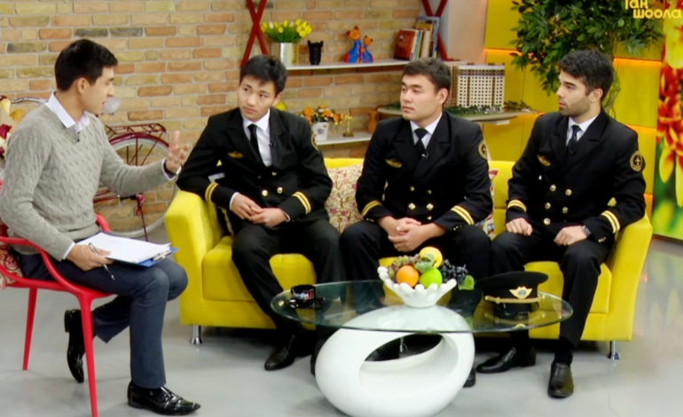 Кыргыз авиациялык колледжинин студенттери