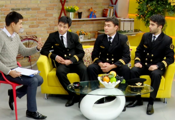 Кыргыз авиациялык колледжинин студенттери