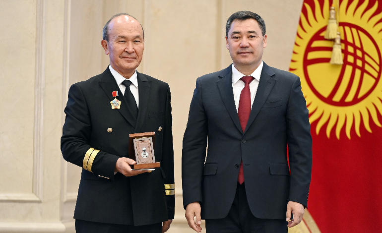 КАИ ардагери Р. Д. Даировго Кыргыз Республикасынын Президенти мамлекеттик сыйлыкты тапшырды 