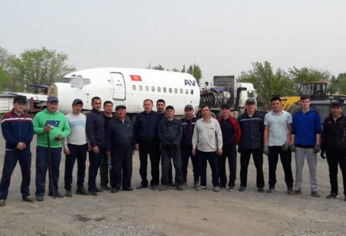 Министерством транспорта и дорог Кыргызской Республики сегодня началась транспортировка частей самол...