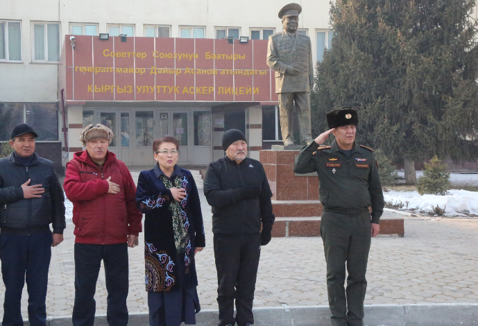 Студенты КАИ пробежали первыми марш-бросок, посвященном 80-летию Победы в Сталинской битве 
