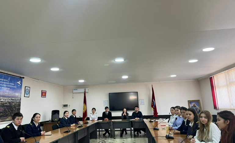 Представители авиакомпании «Авиатрафик» и аэропорта «Манас» провели гостевую лекцию для студентов первого курса 