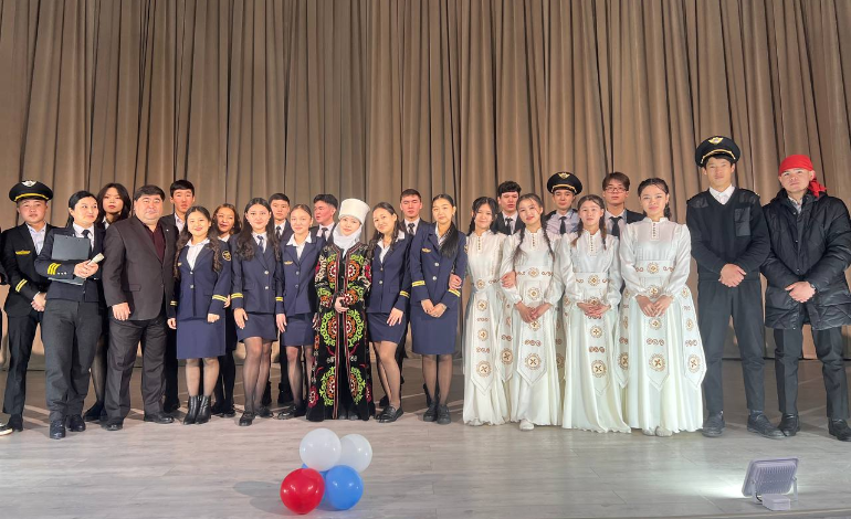 Институтта  Кара-Кыргыз автономдук облусунун түзүлгөндүгүнүн 100 жылдыгынын алкагында Эне тил күнүнө арналган иш чара өткөрүлдү