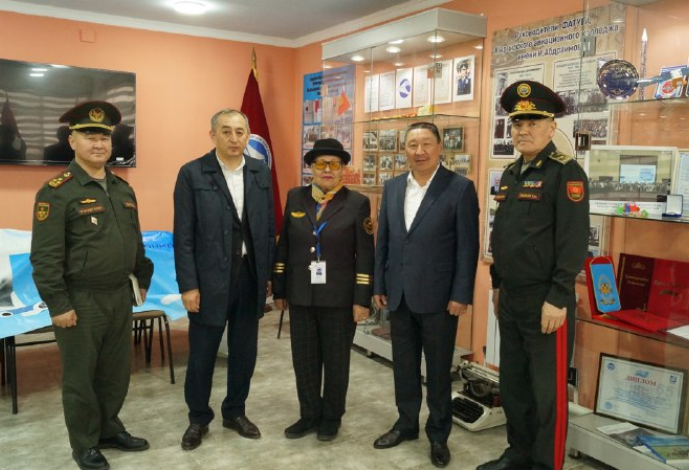 Министр обороны Кыргызской Республики с рабочим визитом посетил Кыргызский авиационный институт им.И...