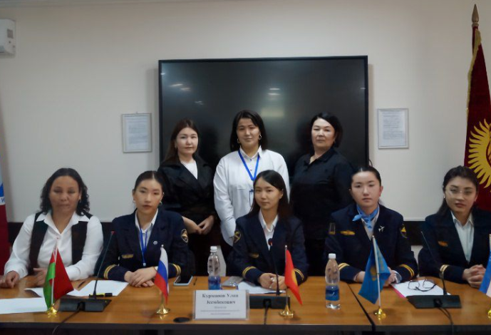 Студенты и преподаватели Кыргызского авиационного института имени И. А...