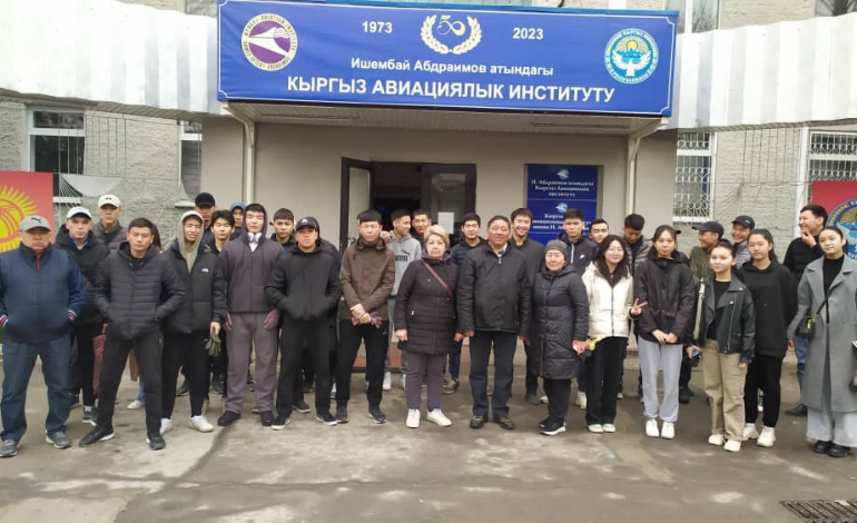 Субботники и озеленение: вклад студентов и сотрудников Кыргызского авиационного института в благоустройство города