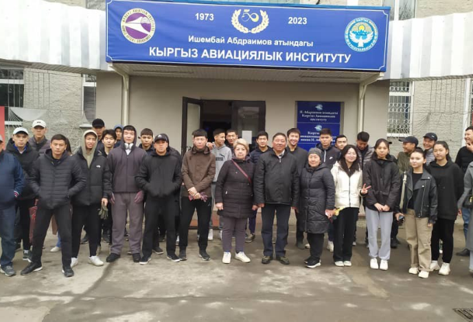 Субботники и озеленение: вклад студентов и сотрудников Кыргызского ави...